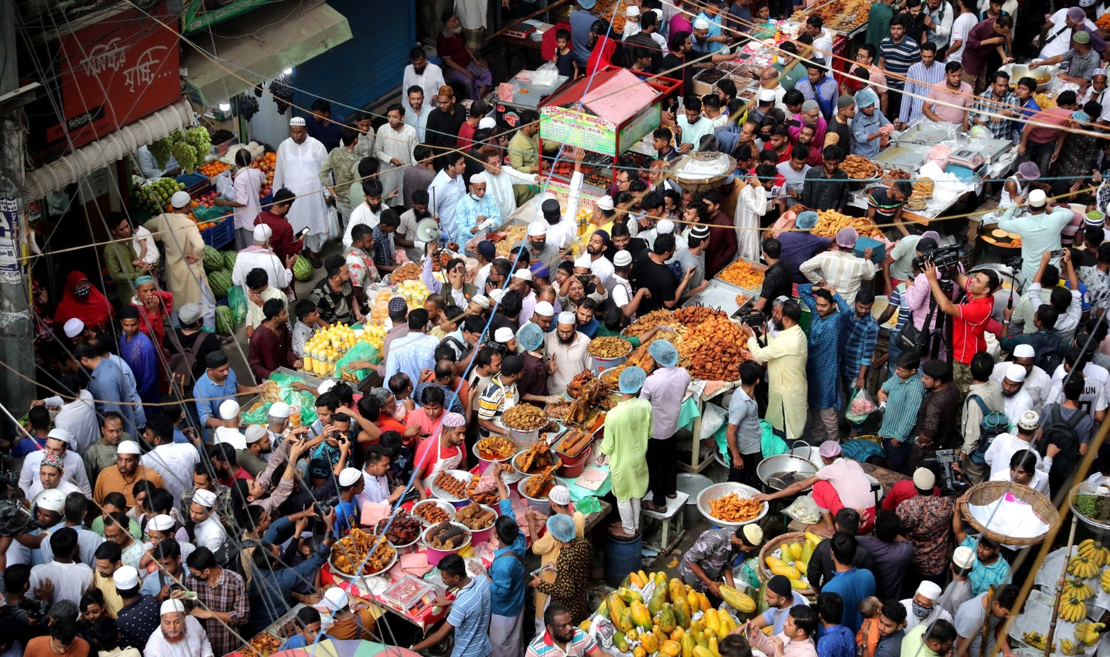 চকবাজারের সুস্বাদু বাহারি ইফতার