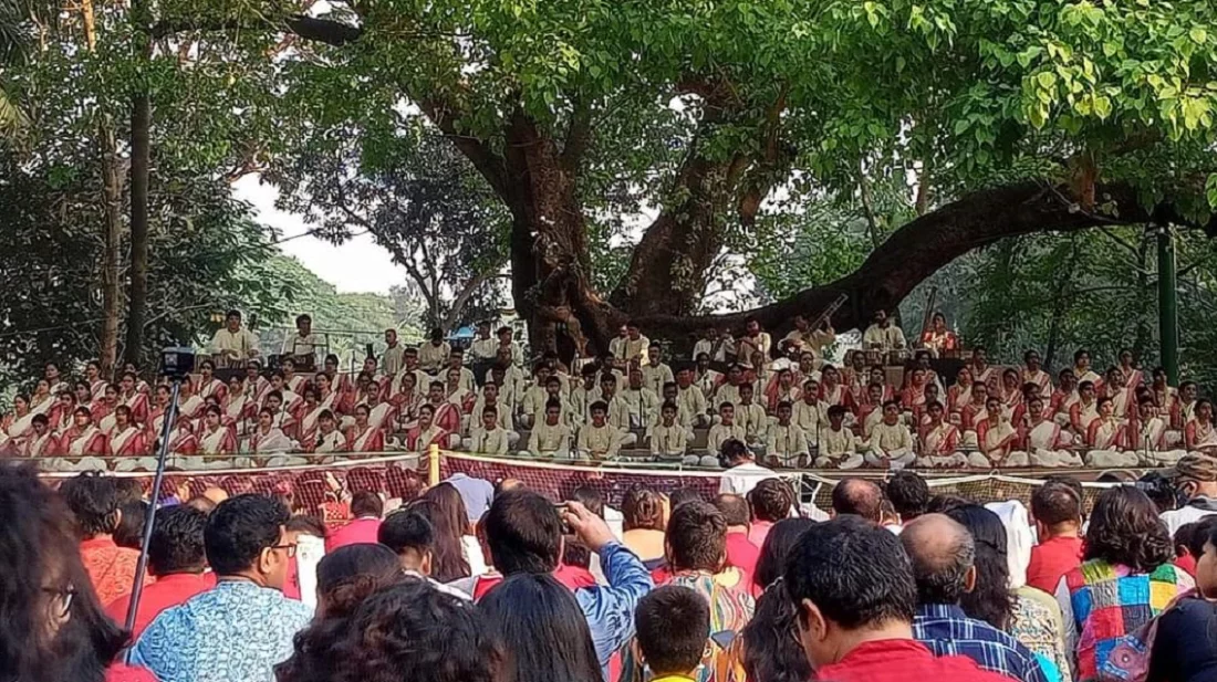 সুরের মূর্ছনায় শুরু হয়েছে ছায়ানটের বর্ষবরণ অনুষ্ঠান