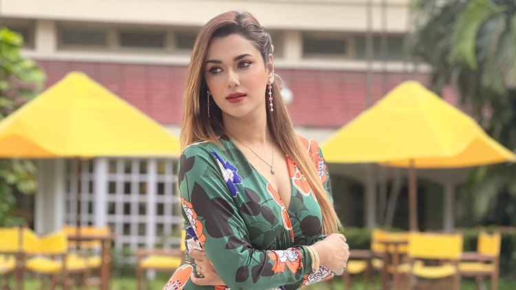 চিত্রনায়িকা ববির মাইন্ডব্লোয়িং স্টোরি গল্পে ‘মাস্টারমাইন্ড’ সিনেমা
