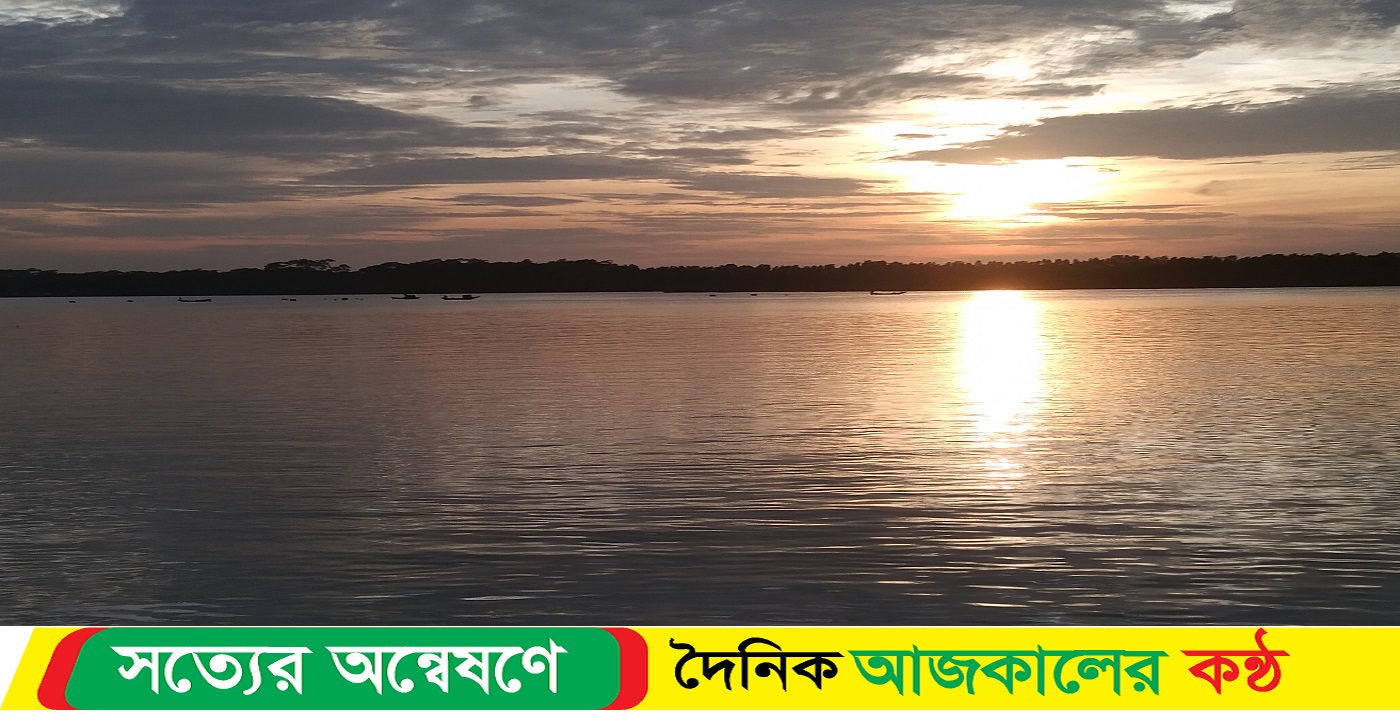 সন্ধ্যার আকাশে বিষখালী নদী রঙিন
