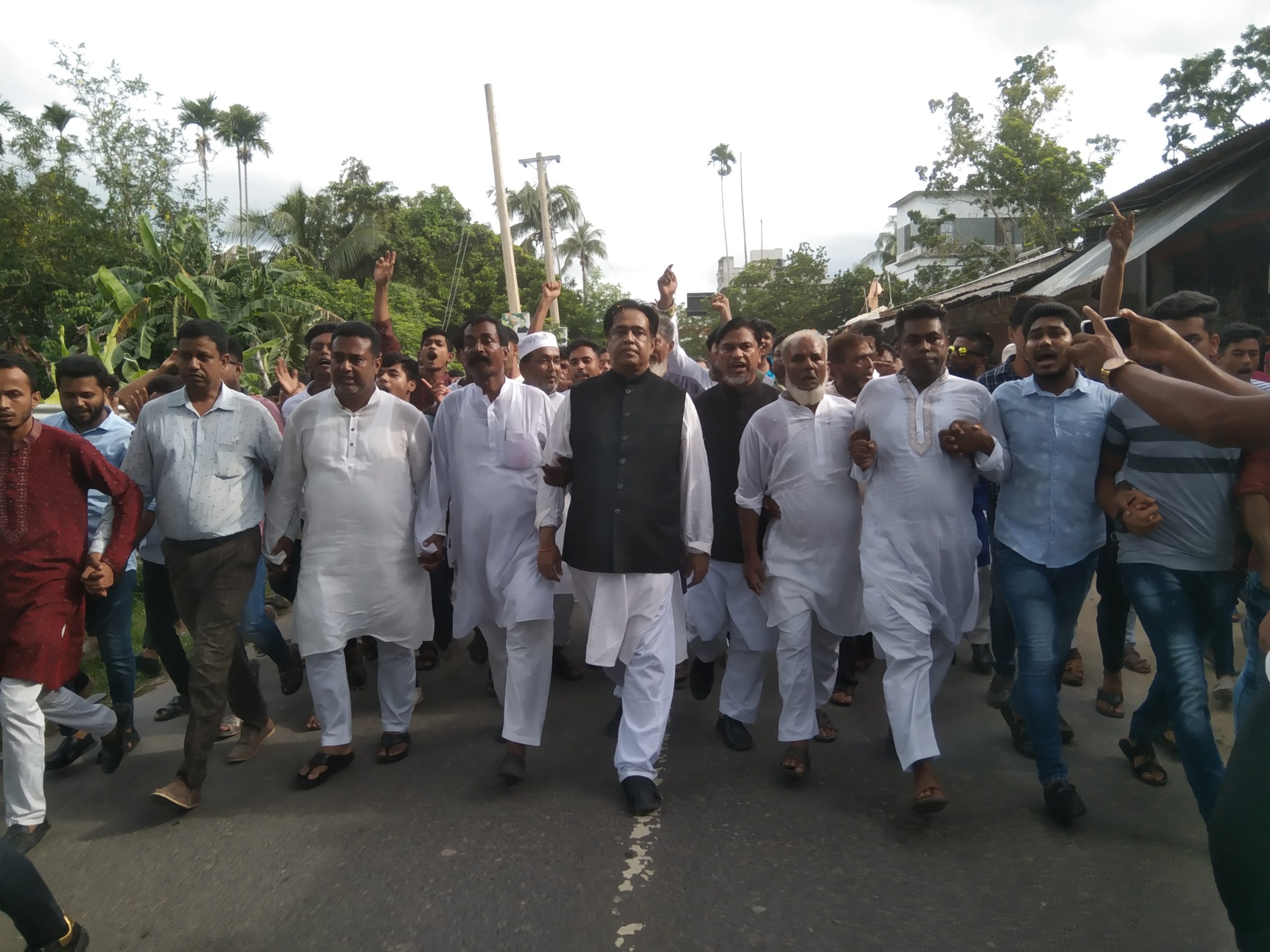 শরীয়তপুর নড়িয়ায় ভোজেস্বর বাজার নেতাকর্মী নিয়ে ব্যাপক গণসংযোগ করেন ডা.খালেদ শওকত আলী