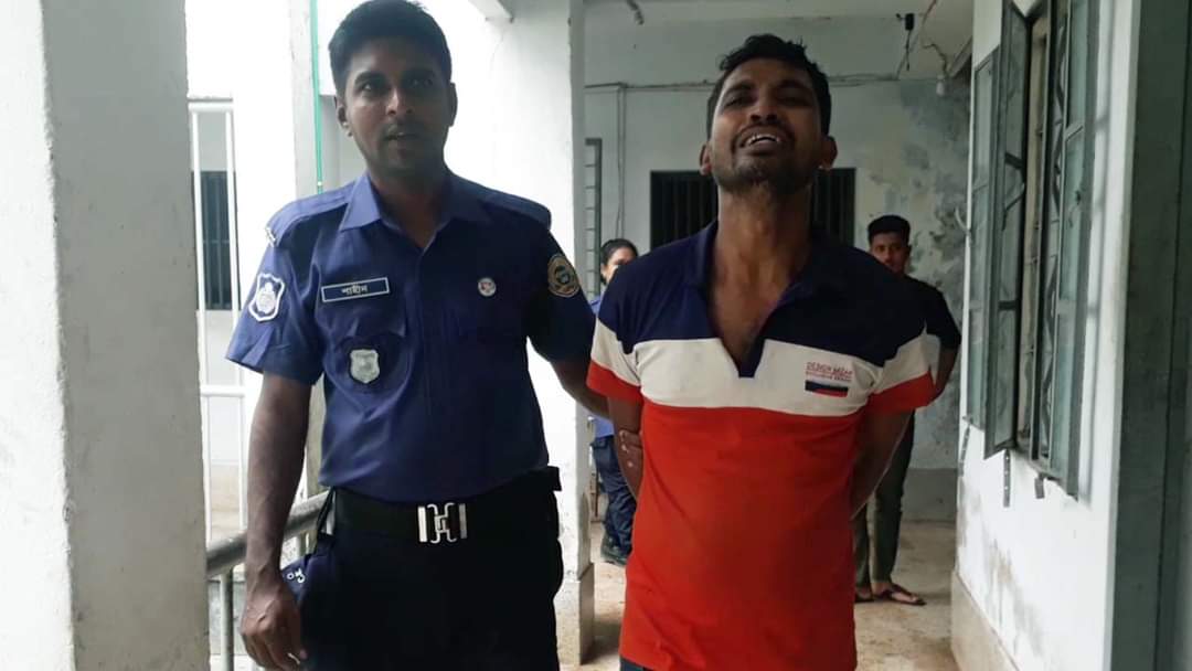ঝালকাঠিতে পুলিশকে পিটিয়ে মাথা ফাটিয়েছে ছাত্রলীগ নেতা
