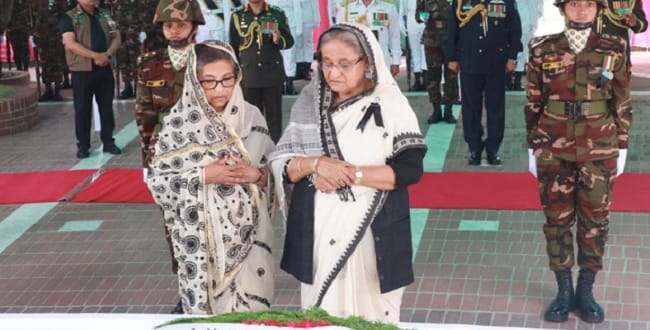 গোপালগঞ্জের টুঙ্গিপাড়ায় বঙ্গবন্ধুর সমাধিতে প্রধানমন্ত্রীর শ্রদ্ধা
