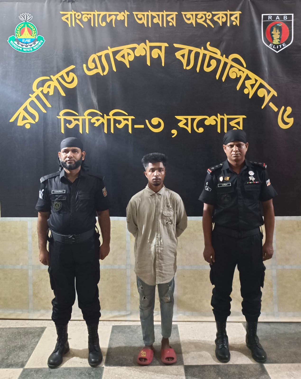 বেনাপোলে ওয়ান শুটারগান পিস্তলসহ যুবক আটক