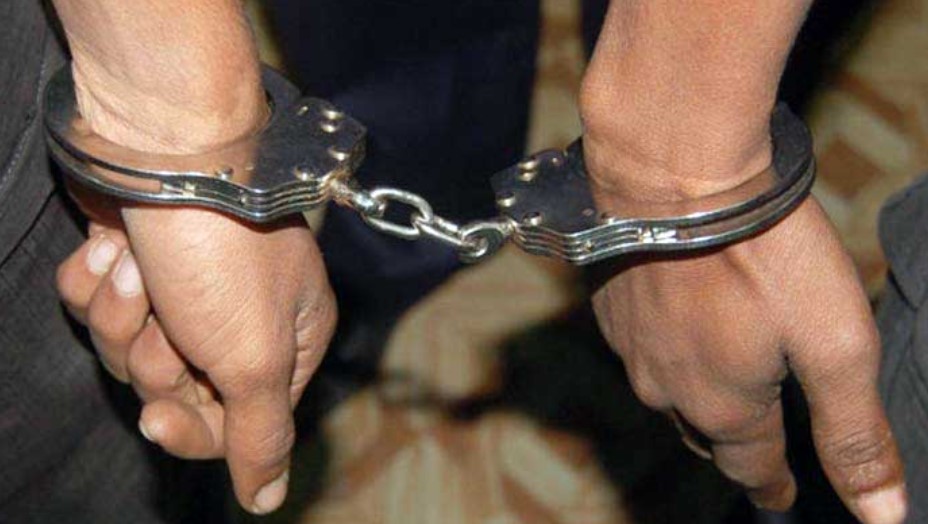 নরসিংদীতে প্রকাশ্যে চাঁদাবাজি, গ্রেপ্তার ২