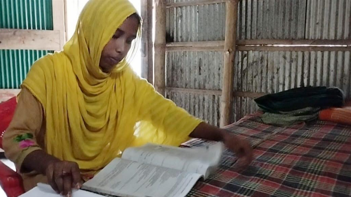 জিপিএ-৫ পেয়েও কলেজে ভর্তি অনিশ্চিত আয়েশার