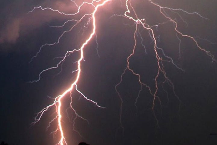 বজ্রপাতে কিশোরের মৃত্যু
