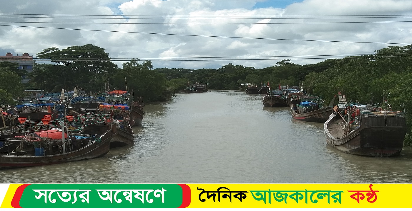 বঙ্গোপসাগর উত্তাল, নিরাপদ আশ্রয়ে ফিরছে জেলেরা