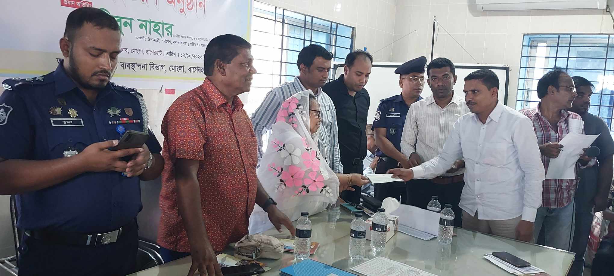 মোংলায় দুর্গাপূজা উপলক্ষে ডিও বিতরণে উপমন্ত্রী হাবিবুন নাহার