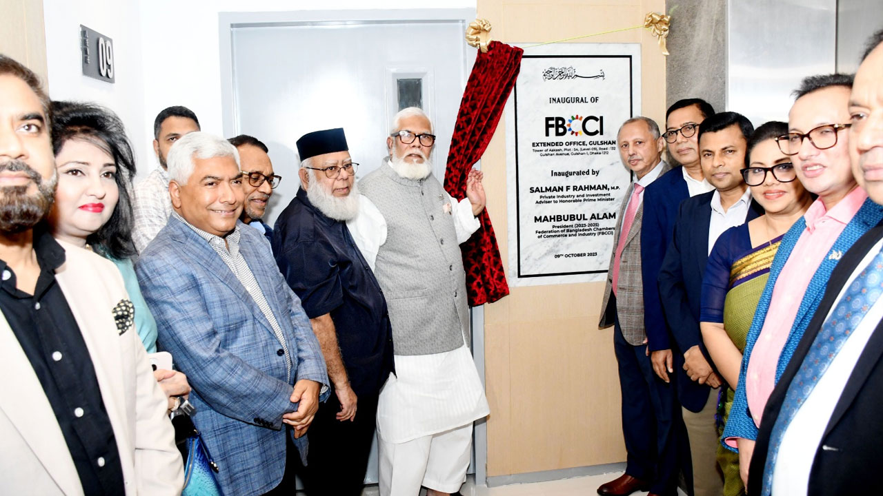 ব্যবসায়ীদের ‘আউট অব দ্য বক্স’ চিন্তা করতে হবে