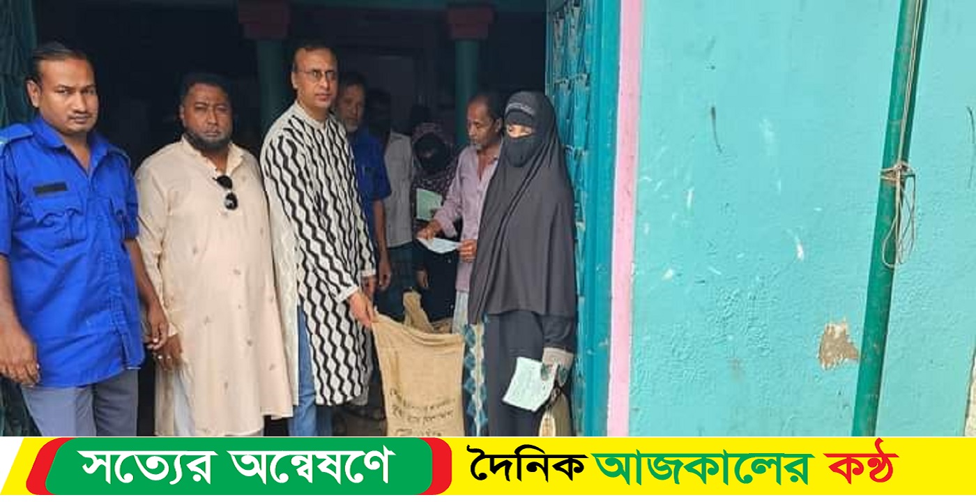 সোনাগাজীর বগাদানা ইউনিয়নে দুস্থ্য নারীদের মাঝে চাউল বিতরন
