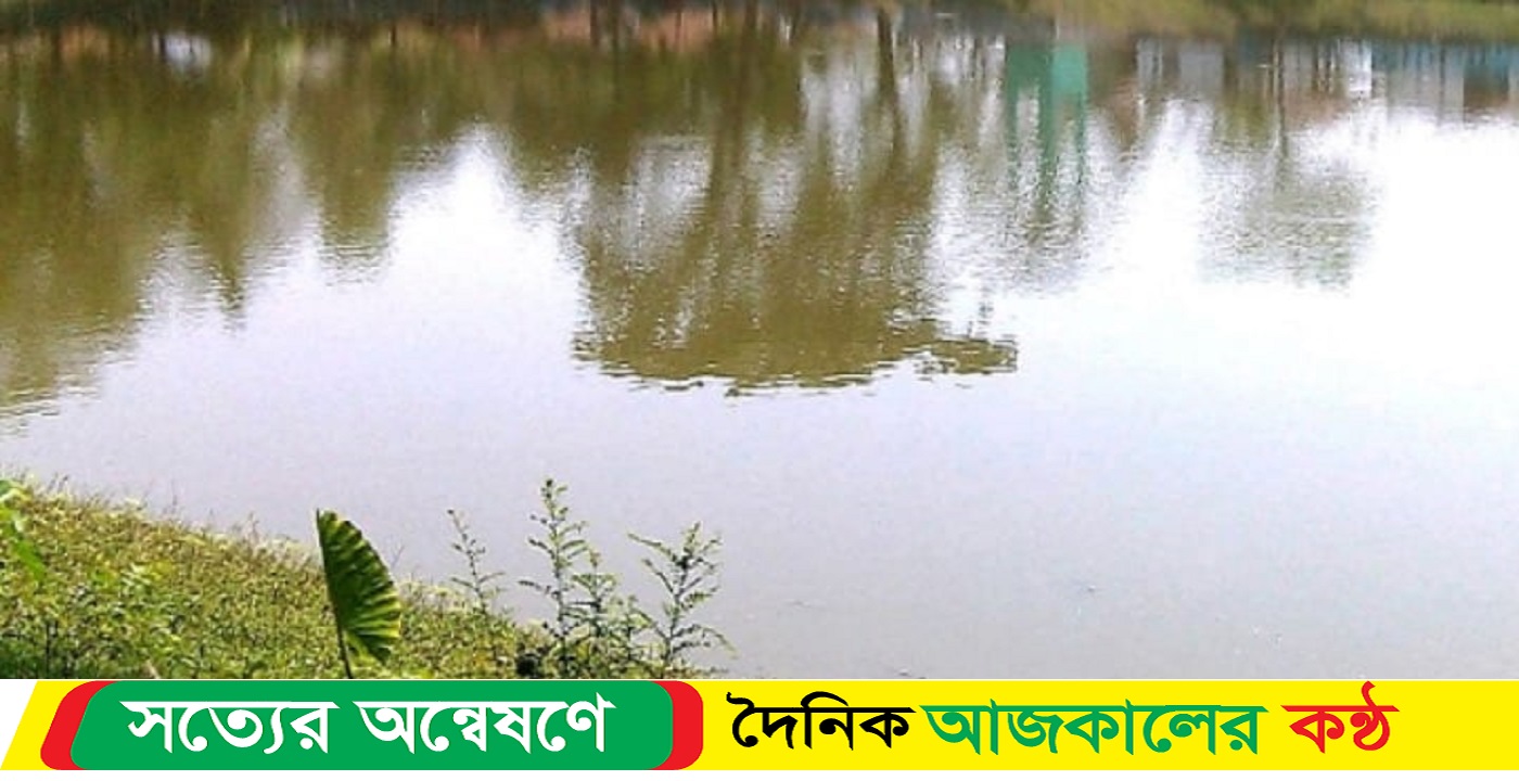 পুকুরে ভাসছিল ৩ শিশুর মরদেহ