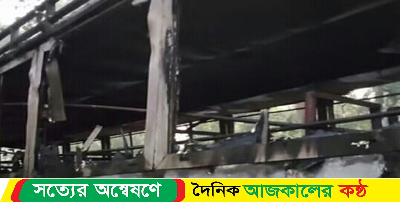 বরিশালে ভোর রাতে একটি বাসে অগ্নিসংযোগ