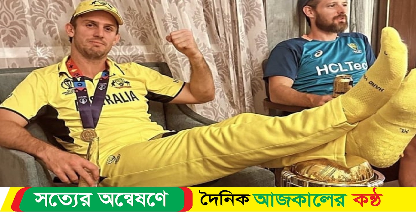 বিশ্বকাপ ট্রফিতে পা তুলে বিতর্কের মুখে