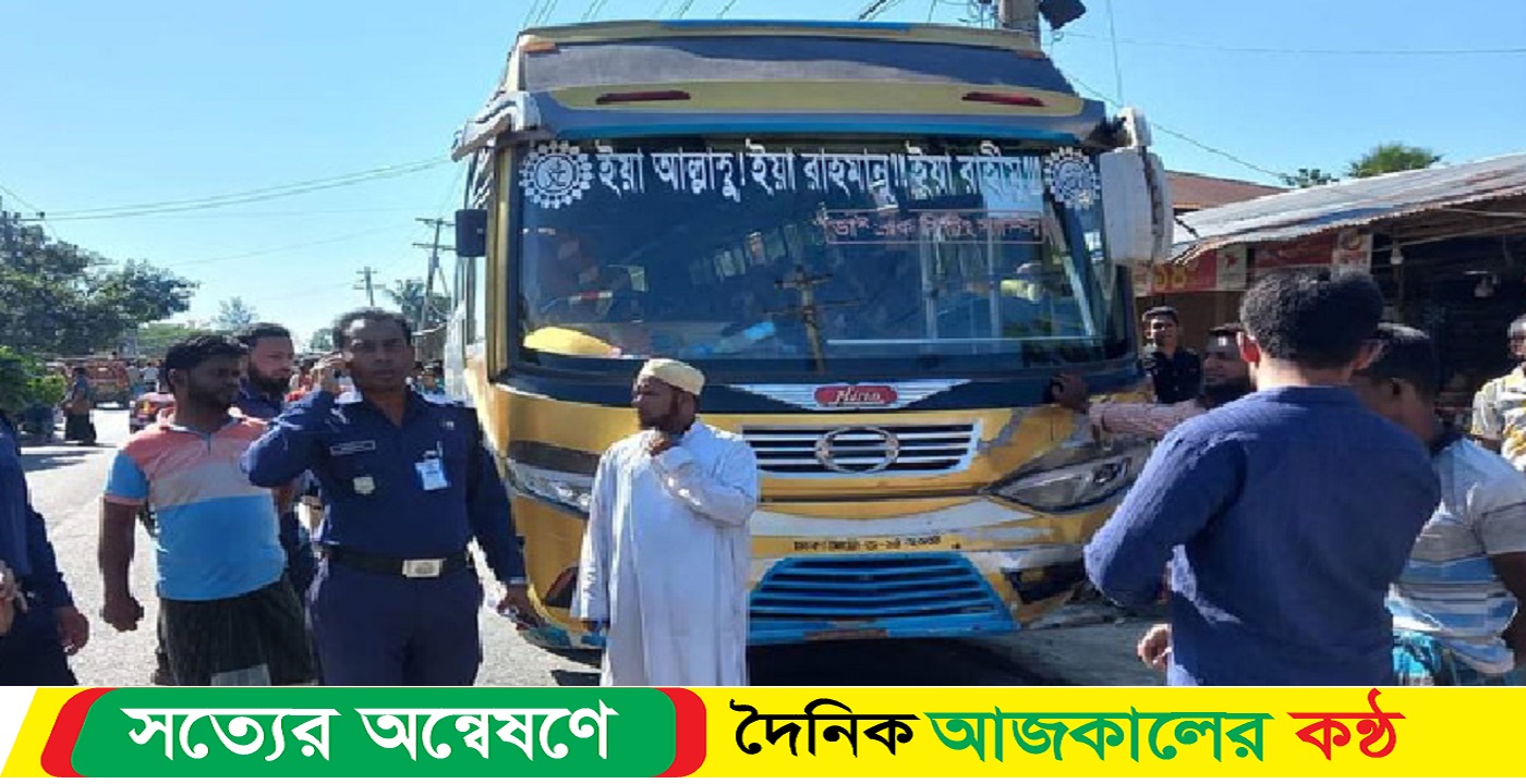 লালমোহনে নিয়ন্ত্রণ হারিয়ে রিকশায় বাসের ধাক্কা