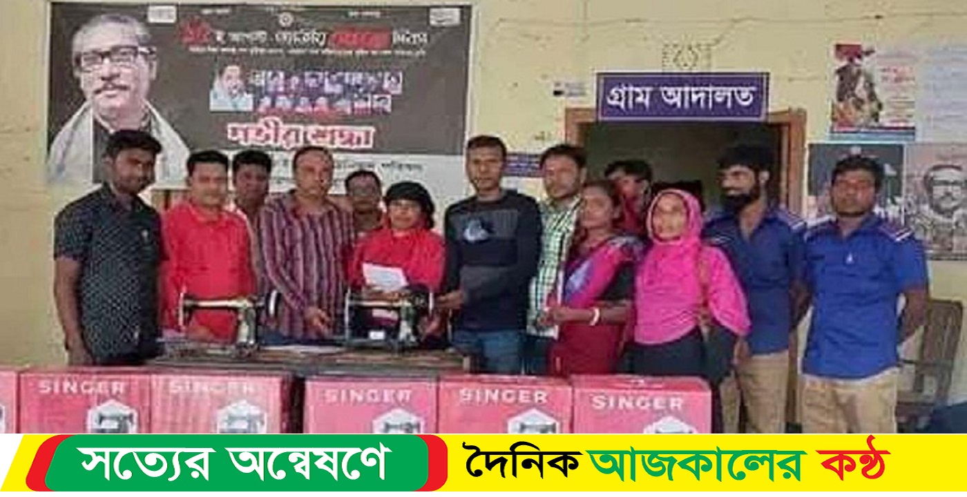 সেলাইমেশিন পেলেন আদিবাসী নারীরা