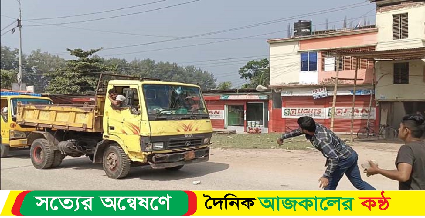 বরিশালে গাড়ি ভাঙচুর