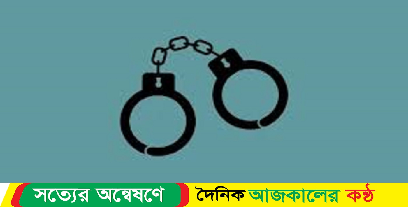 মোংলায় বিদেশী জাহাজ থেকে জ্বালানি তেল পাচারকালে আটক দুই