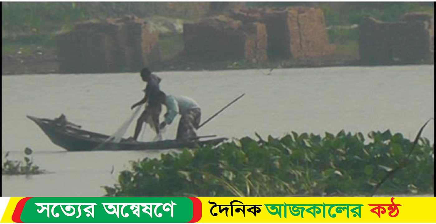 মৎস্য বিভাগের ইলিশ নিধন উৎসাহী করছেন মাঠ সহায়ক!