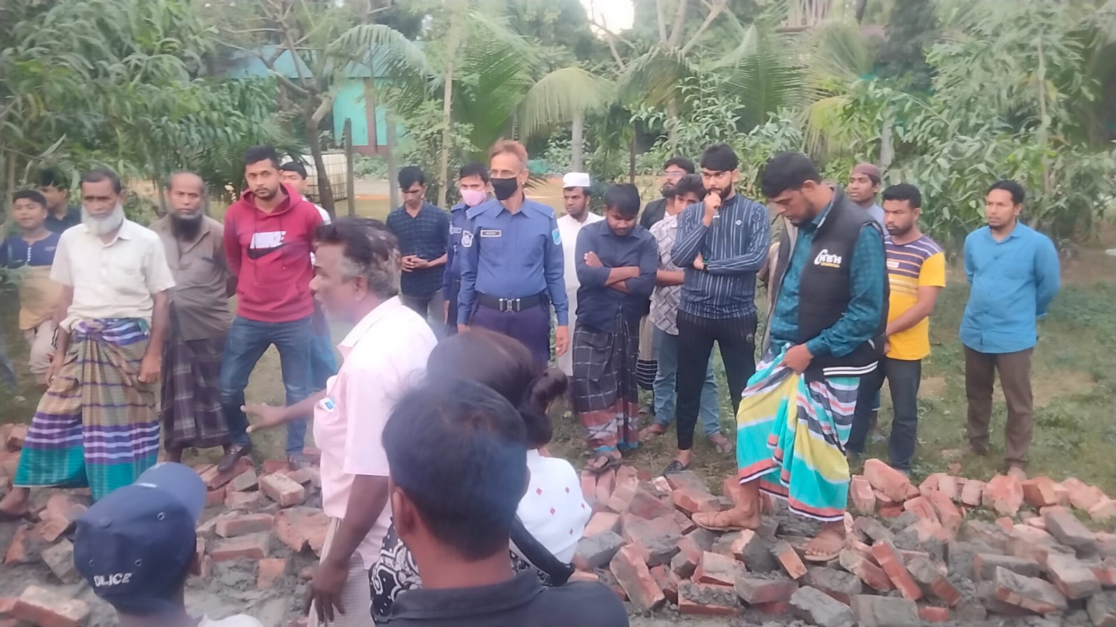 গাজীপুরে আদালতের নিষেধাজ্ঞা অমান্য করে জমি দখলের চেষ্টা
