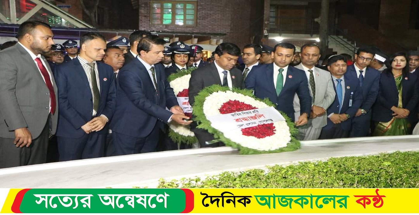 মহান বিজয় দিবসে রাত ১২:০১ মিনিটে জাতির পিতার সমাধিতে শ্রদ্ধা নিবেদন