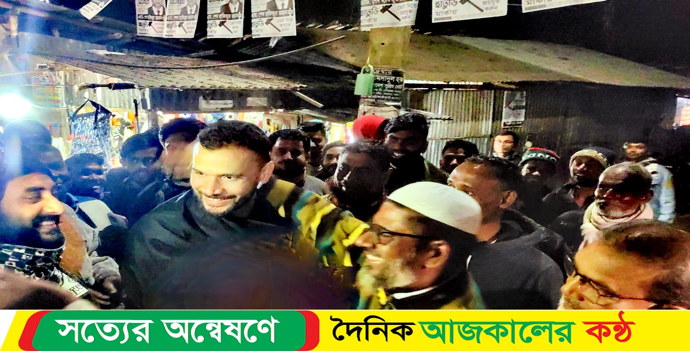 নড়াইল – ২ আসনের নৌকার প্রার্থী মাশরাফি গাড়ি থেকে নেমেই স্বতন্ত্র প্রার্থী লিটুকে জড়িয়ে ধরলেন