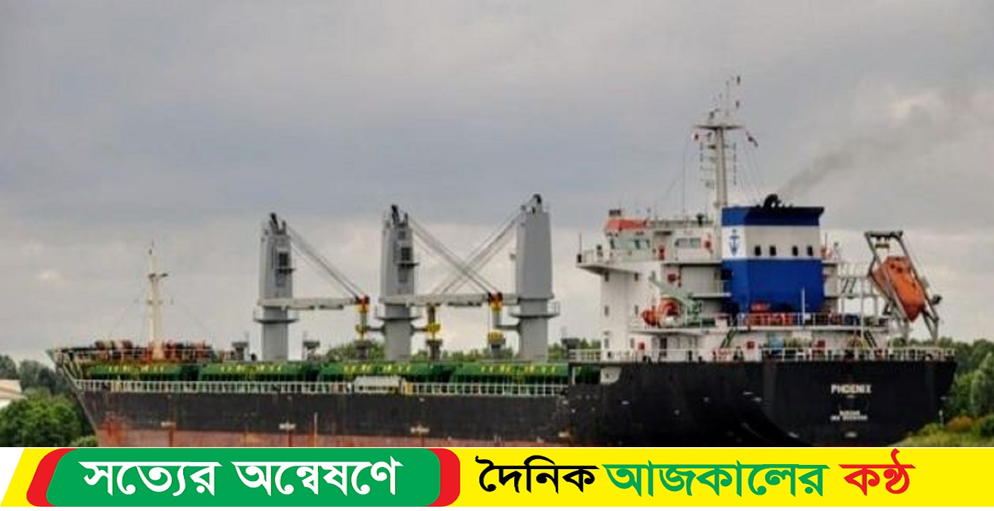 মেট্রোরেলের যন্ত্রপাতি নিয়ে মোংলায় ভিড়েছে বিদেশি জাহাজ