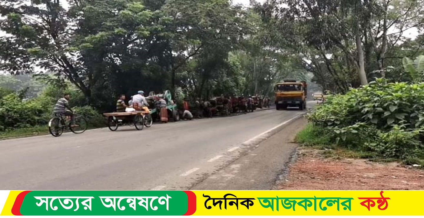 লোহাগাড়ায় ট্রাকচাপায় শিশুসহ নিহত ২
