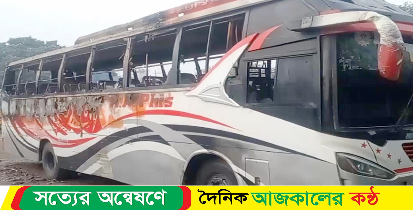 মধ্যরাতে দাঁড়িয়ে থাকা বাসে আগুন