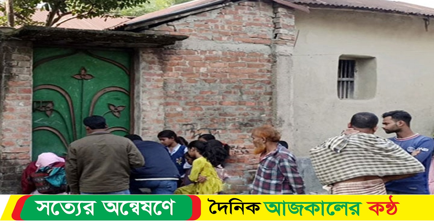 কলেজছাত্রীর অনশন স্ত্রীর স্বীকৃতির দাবিতে