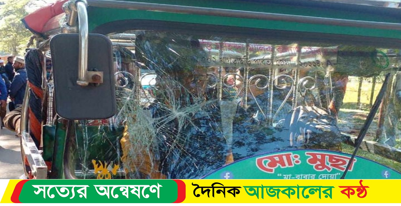 পর্যটকবাহী গাড়িতে গুলি, ভাঙচুর