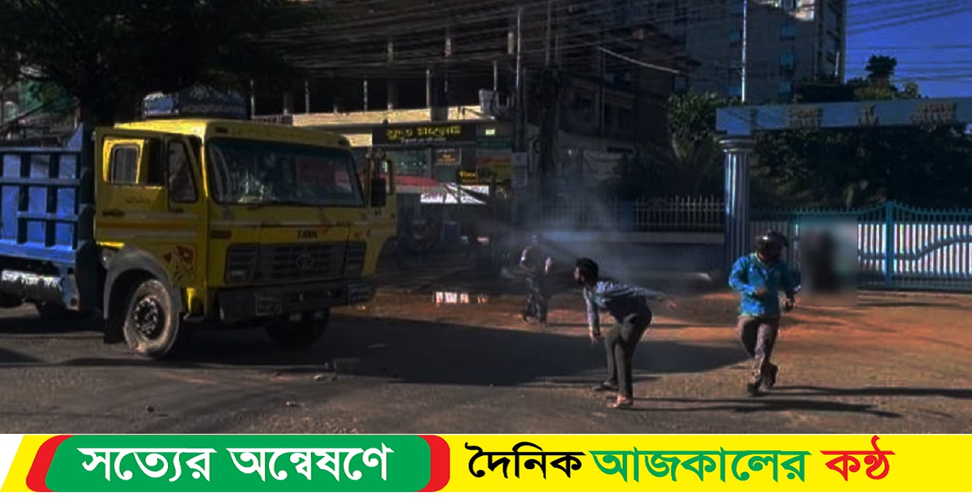 চাঁপাইনবাবগঞ্জে ট্রাকে ককটেল নিক্ষেপ