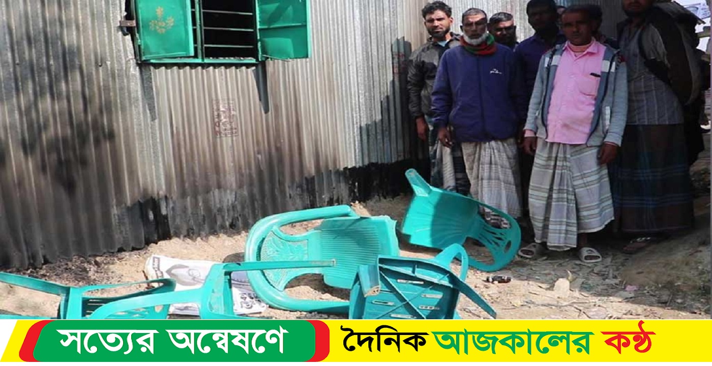 নওগাঁয় খাদ্যমন্ত্রীর নির্বাচনী ক্যাম্পে ভাঙচুর ও আগুন