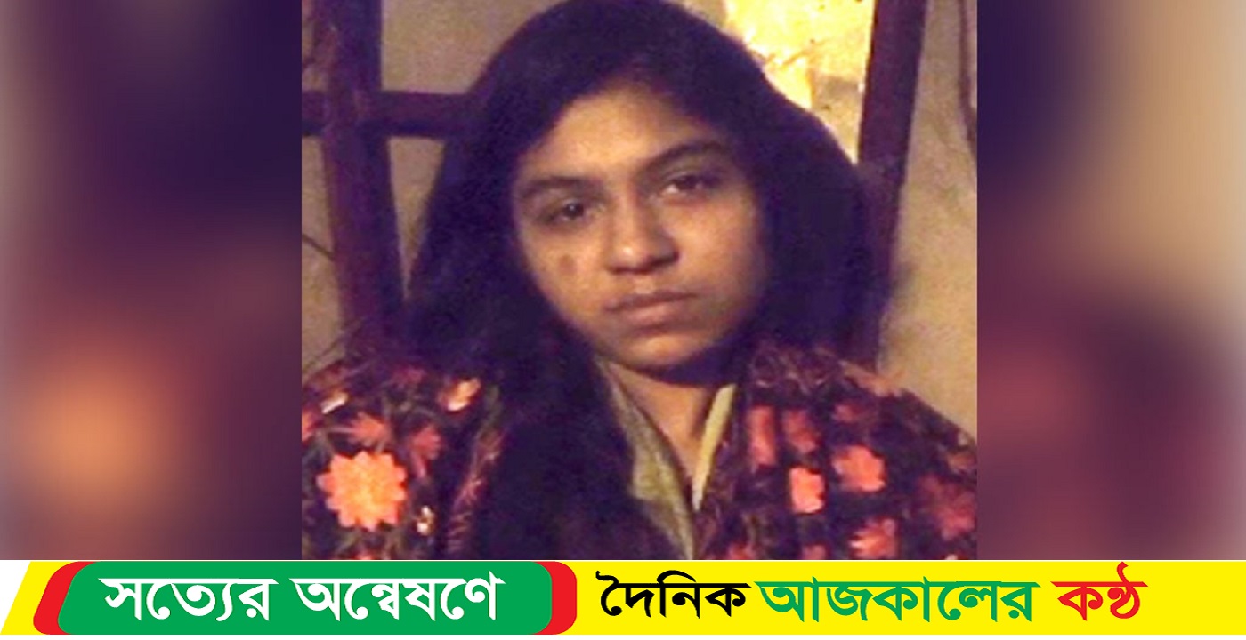 ট্রেনে অচেতন কলেজছাত্রীর পাশে পুলিশ