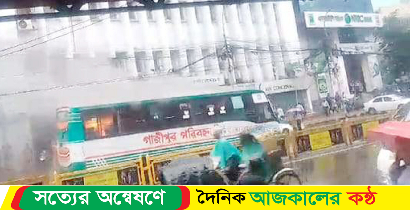 মতিঝিলে যাত্রীবাহী বাসে আগুন