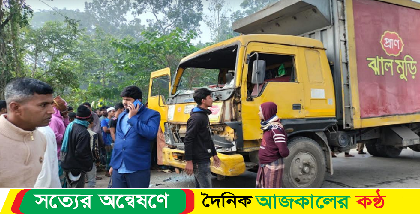 কাভার্ডভ্যানের চাপায় প্রাণ গেল মোটরসাইকে চালকের