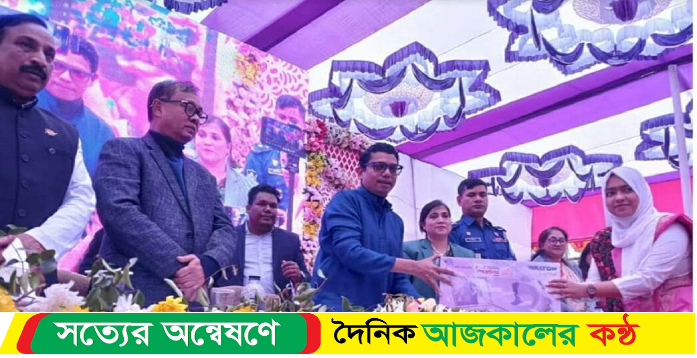 ফেনীতে ৭৪৫ শিক্ষার্থীকে প্রধানমন্ত্রীর স্মার্ট উপহার ল্যাপটপ বিতরন
