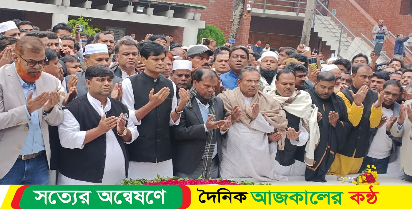 টুঙ্গিপাড়ায় বঙ্গবন্ধুর সমাধিতে স্বতন্ত্র এমপির পুষ্পমাল্য অর্পণ