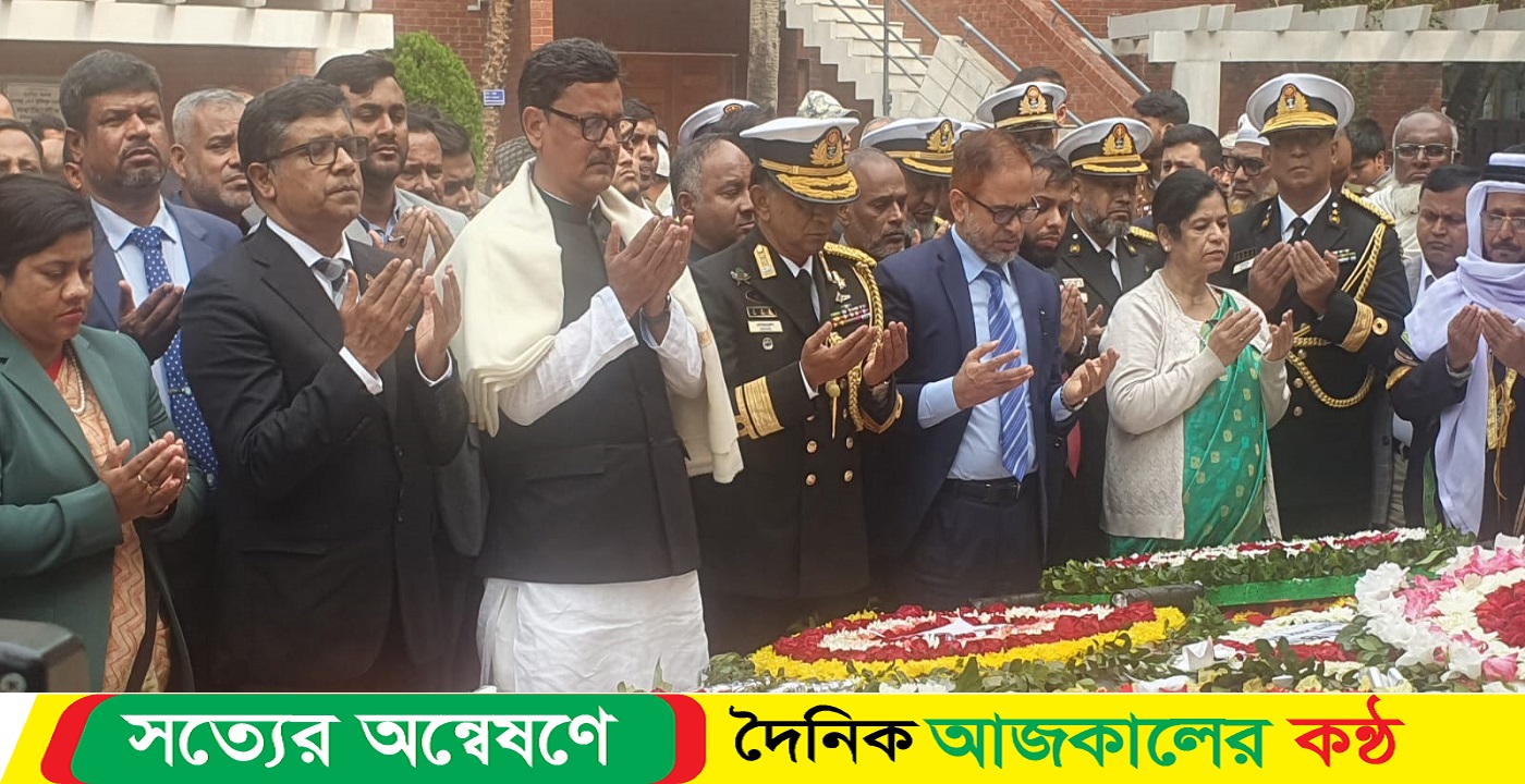 বঙ্গবন্ধুর সমাধিতে নৌপ্রতিমন্ত্রী খালিদ মাহমুদ চৌধুরী এমপি’র শ্রদ্ধা