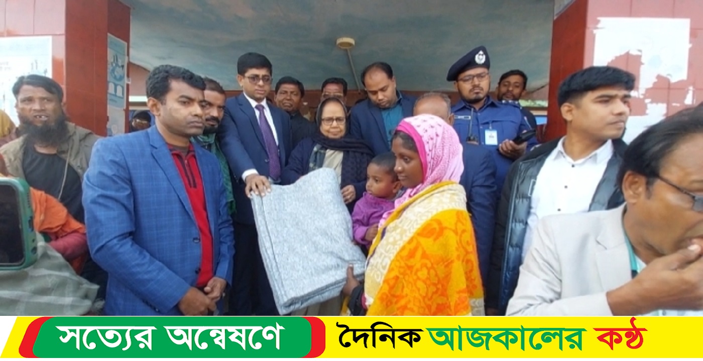 মোংলায় প্রধানমন্ত্রীর ত্রাণ তহবিল থেকে গরীব ও দুস্থদের মাঝে কম্বল বিতরণ