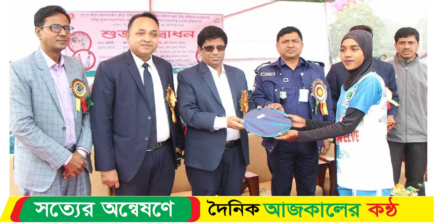 বরিশালে অ্যাথলেটিক্স ও গ্রামীণ প্রতিযোগিতায় বিজয়ীদের মাঝে পুরস্কার বিতরণ
