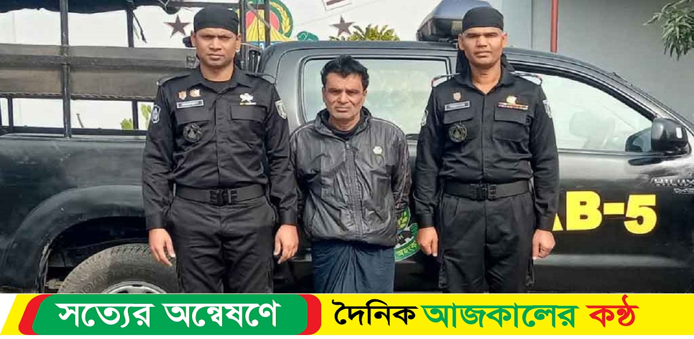 পিস্তল-গুলিসহ আটক ১