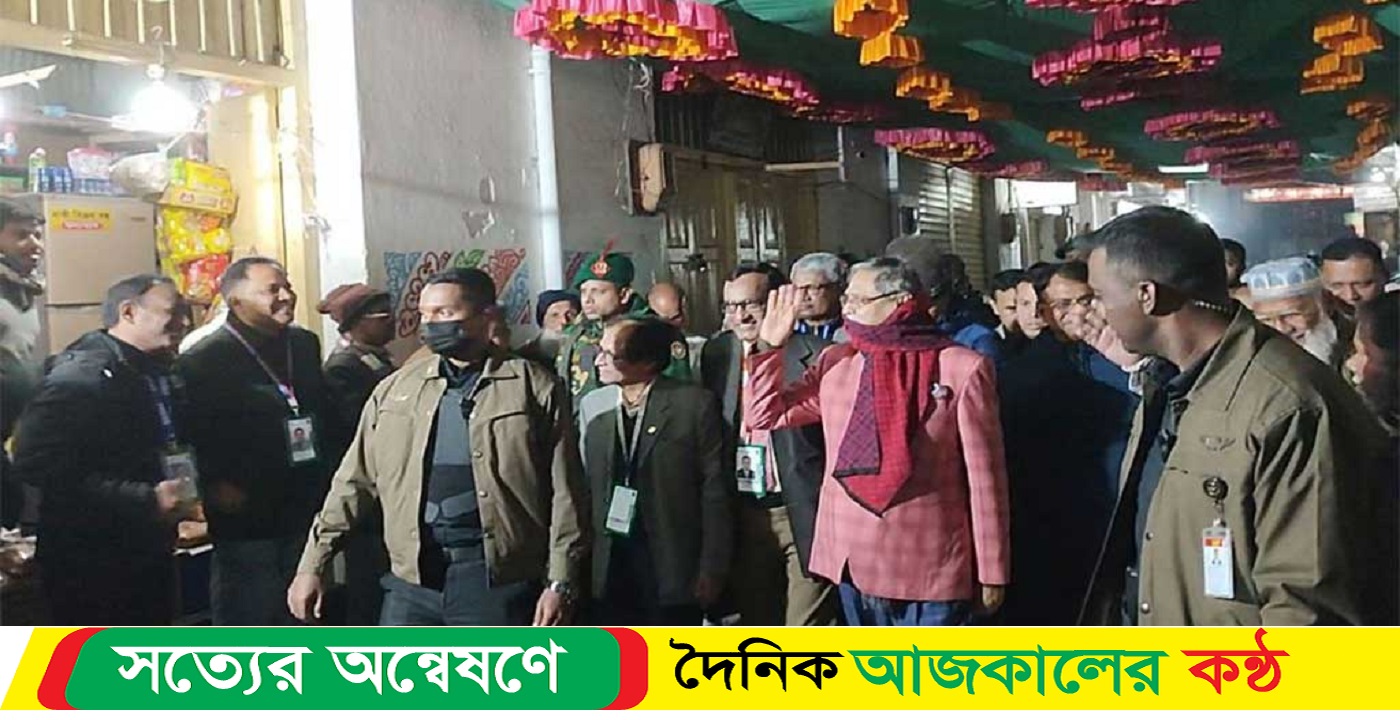 হেঁটে হেঁটে নিজ শহরের স্মৃতিবিজড়িত স্থান দেখলেন রাষ্ট্রপতি