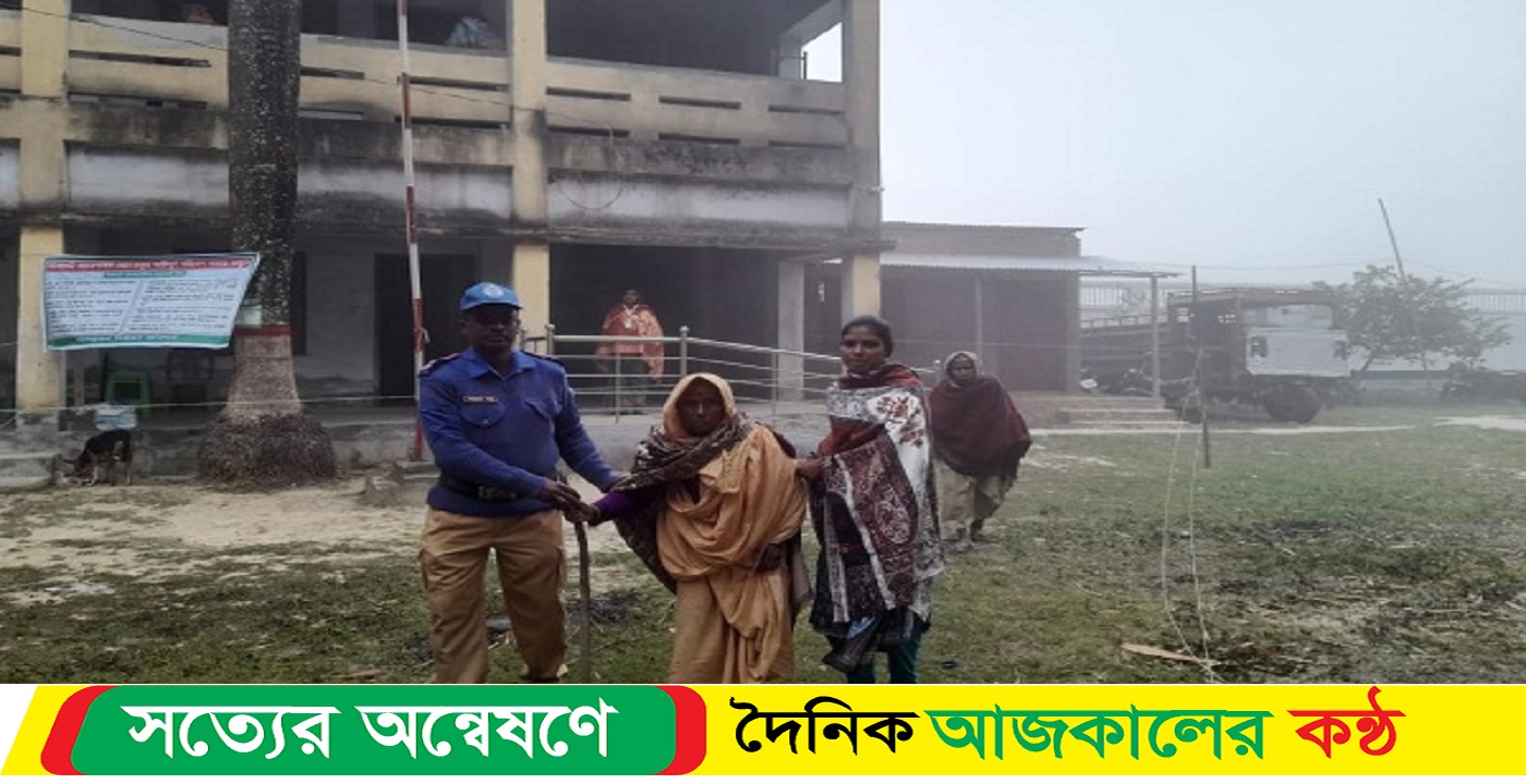 মেয়ের হাত ধরে ভোট দিলেন ভবানী বালা