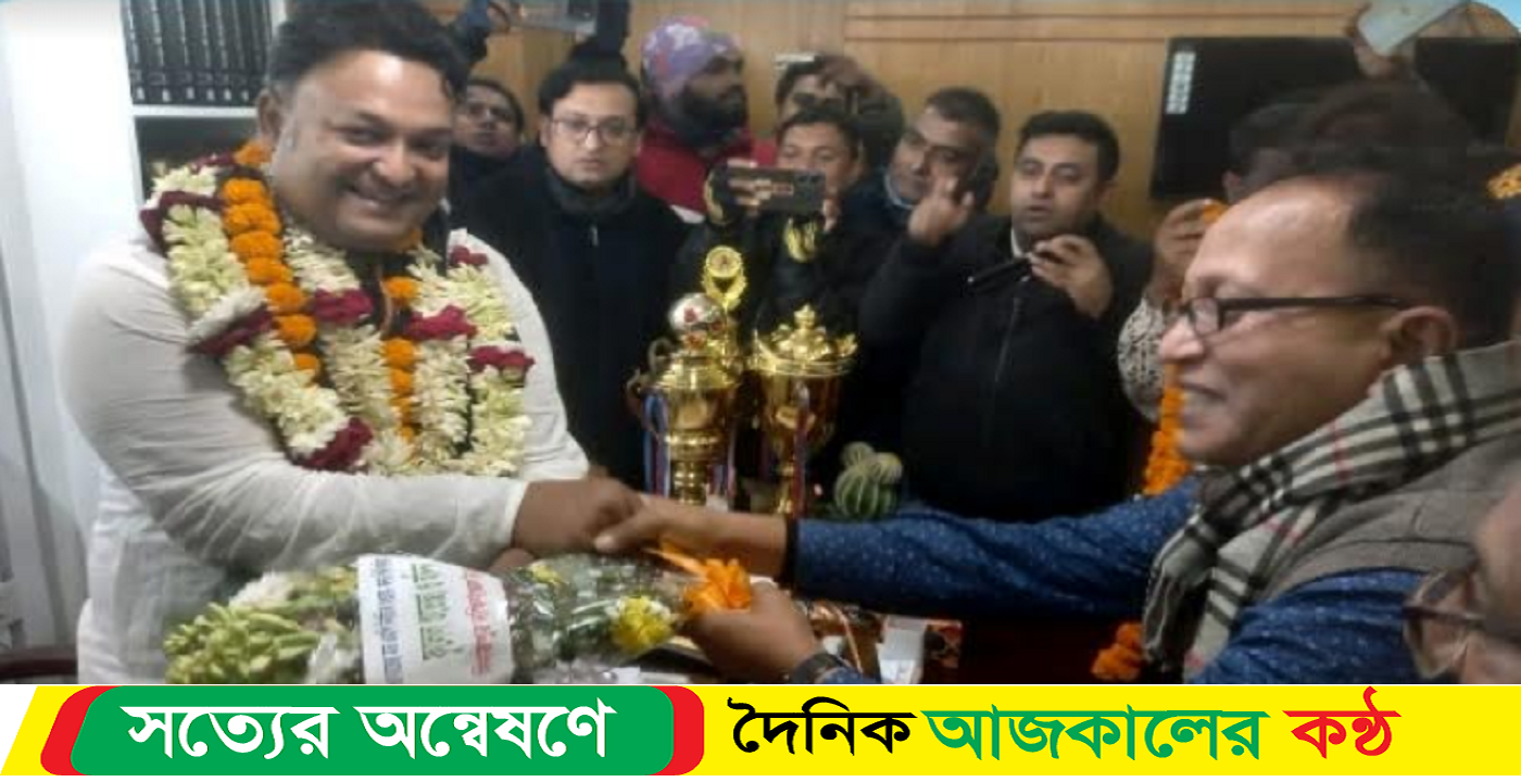ফুলের শুভেচ্ছায় সিক্ত হলেন শিবলী সাদিক
