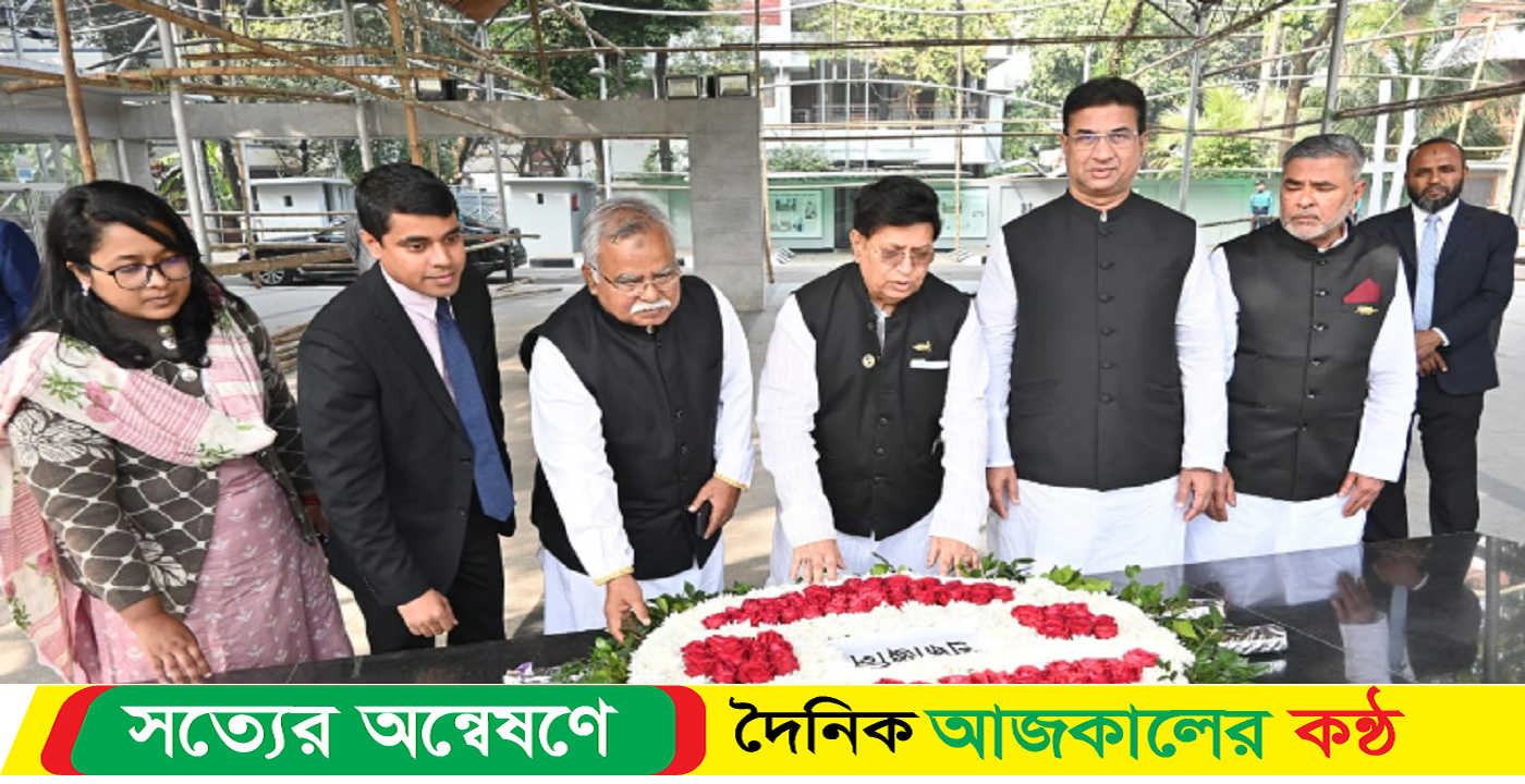 বঙ্গবন্ধুর প্রতিকৃতিতে পুষ্পার্ঘ্য অর্পণ