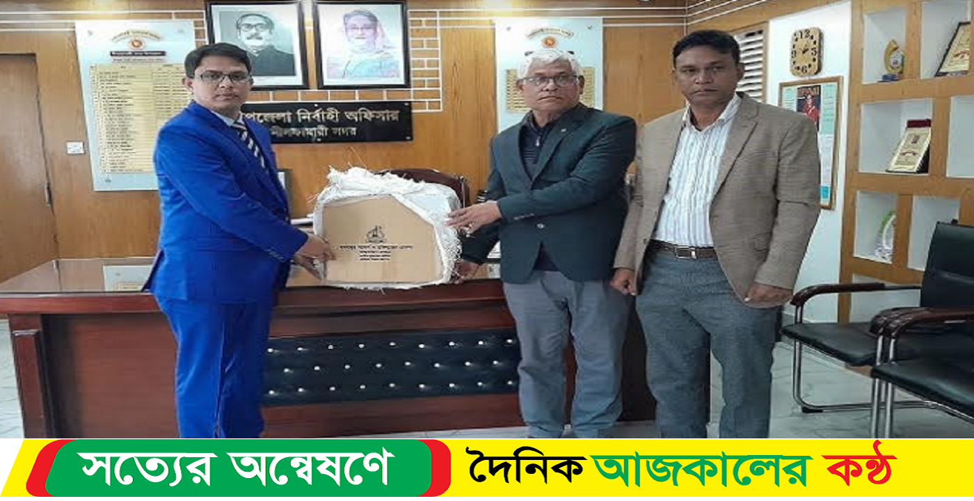 বঙ্গবন্ধুর জীবনী সম্মলিত বই বিতরণ