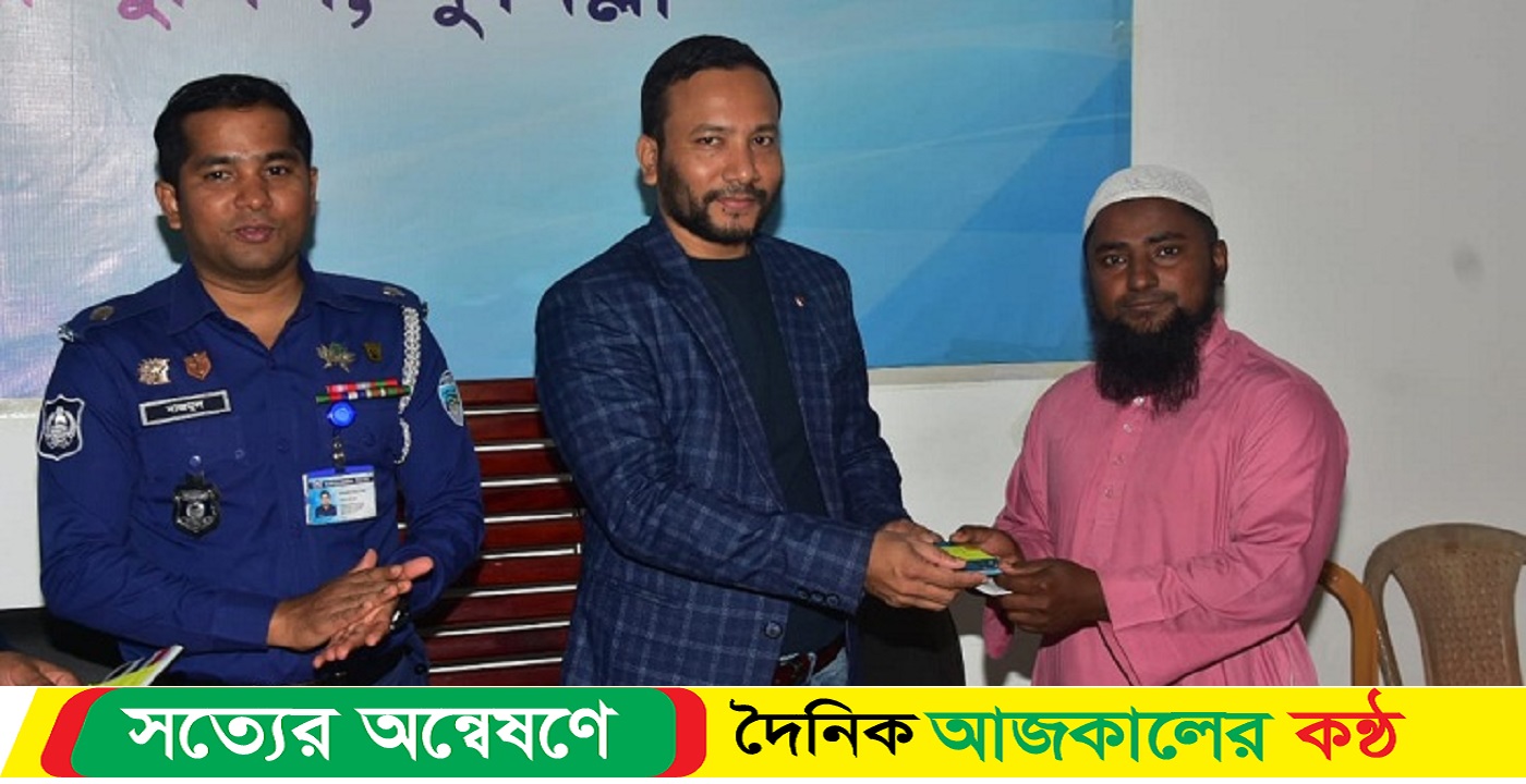 ডিবি পুলিশের উদ্ধার করা মোবাইল পেয়ে খুশি মালিক