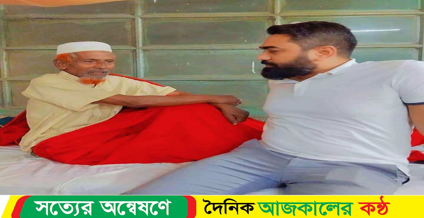 বাকেরগঞ্জের বীর মুক্তিযোদ্ধা অসুস্থ মন্নান হাওলাদারকে দেখতে ঢাকা বক্ষব্যাধি হাসপাতালে রাজিব তালুকদার।