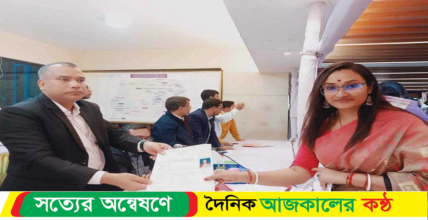 সংরক্ষিত মহিলা আসনে মনোনয়নপত্র জমা দিলেন জনপ্রিয় কণ্ঠশিল্পী চৈতালী মুখার্জী